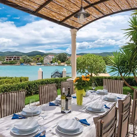 Lovi Te-three Bedroom With Pool And Sea View Lovište