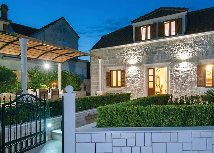 Lovi Te-three Bedroom With Pool And Sea View * Lovište