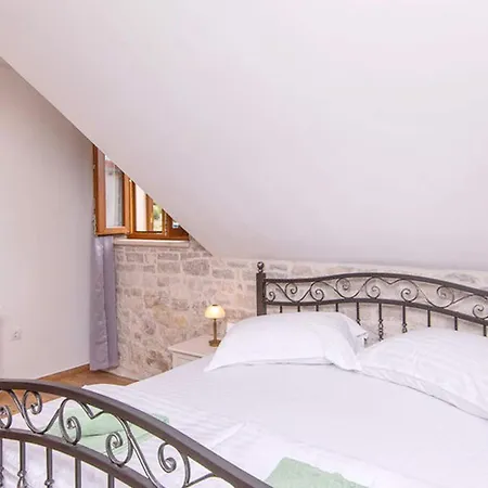 Dom wakacyjny Lovi Te-three Bedroom With Pool And Sea View Lovište