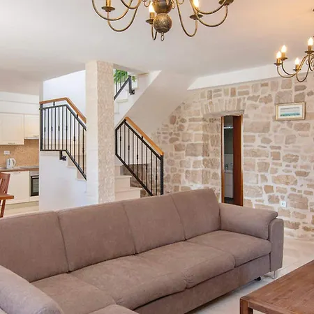 Lovi Te-three Bedroom With Pool And Sea View Dom wakacyjny Lovište