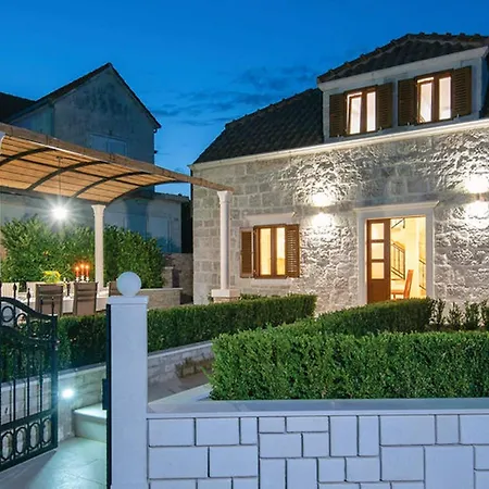 Lovi Te-three Bedroom With Pool And Sea View * Lovište