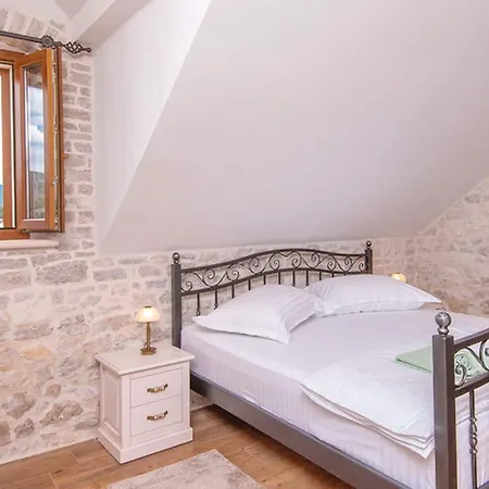 Lovi Te-three Bedroom With Pool And Sea View Dom wakacyjny *