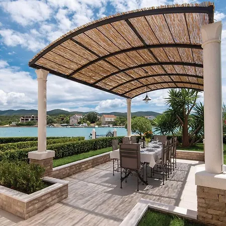 Lovi Te-three Bedroom With Pool And Sea View Dom wakacyjny
