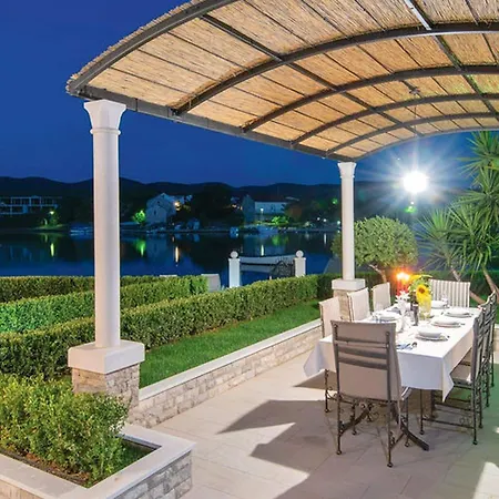 Lovi Te-three Bedroom With Pool And Sea View * Lovište