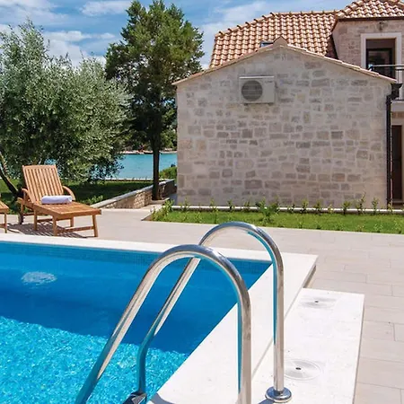 Lovi Te-three Bedroom With Pool And Sea View Lovište