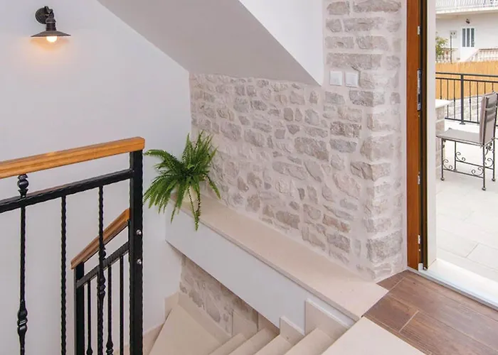 Lovi Te-three Bedroom With Pool And Sea View Lovište