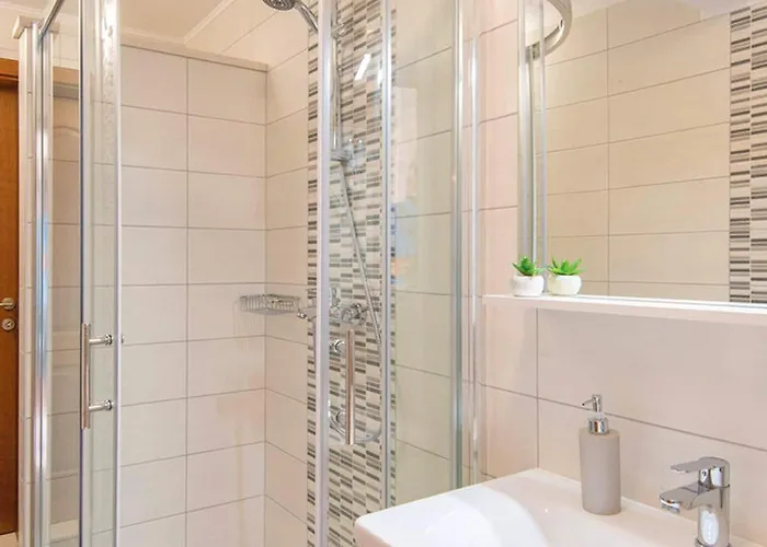 Lovi Te-three Bedroom With Pool And Sea View בית נופש