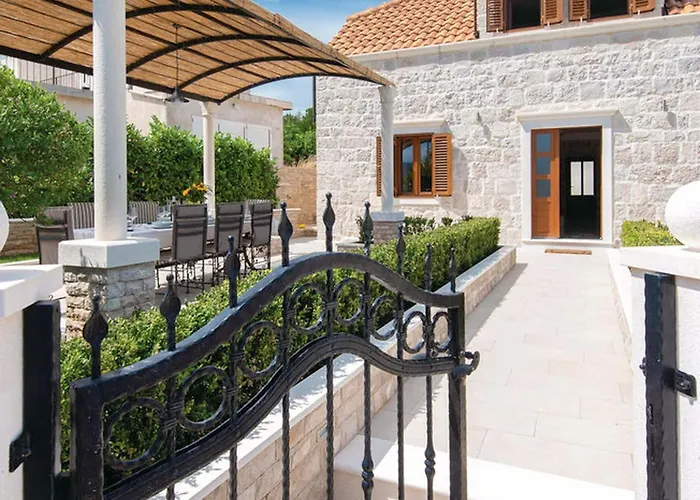 Nyaraló Lovi Te-three Bedroom With Pool And Sea View *