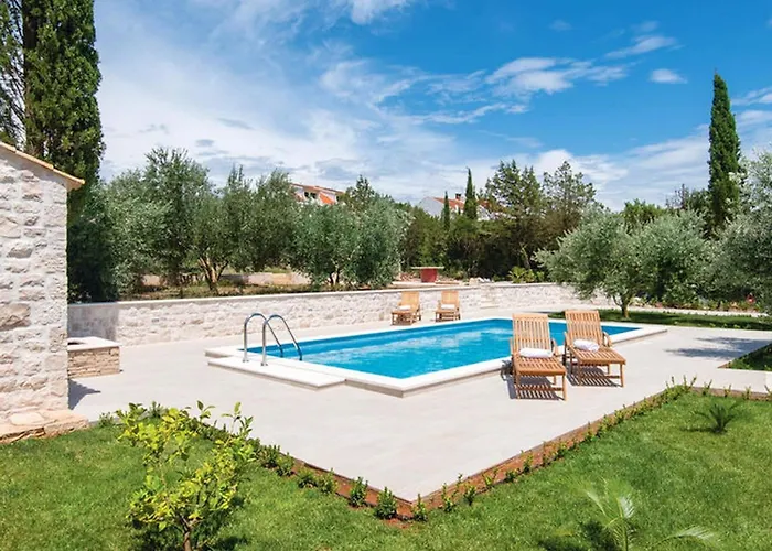 Lovi Te-three Bedroom With Pool And Sea View Nyaraló Lovište
