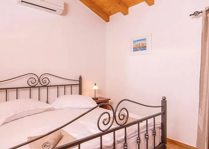 Lovi Te-three Bedroom With Pool And Sea View * Lovište