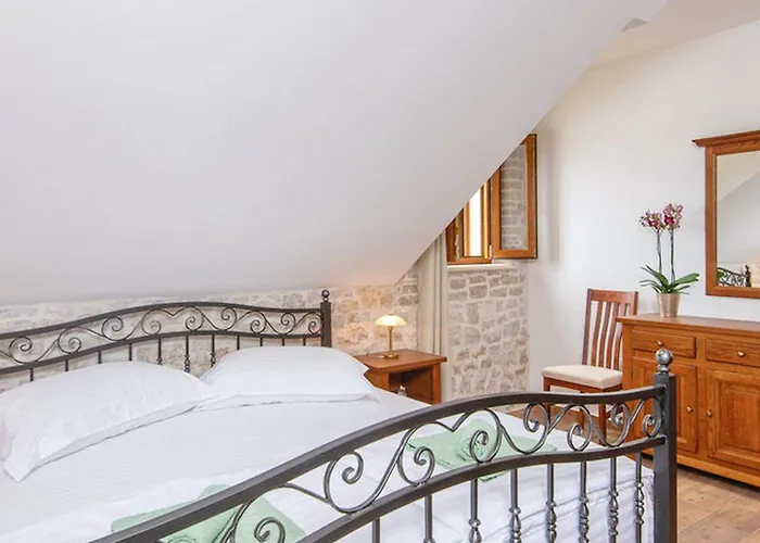 Lovi Te-three Bedroom With Pool And Sea View בית נופש