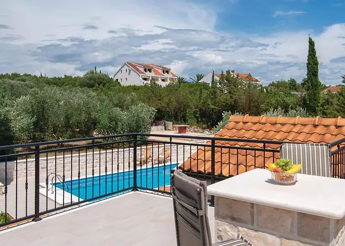 בית נופש Lovi Te-three Bedroom With Pool And Sea View *