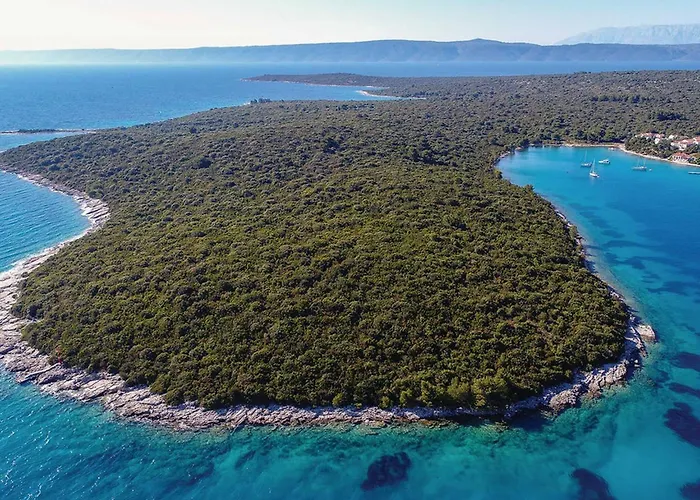 בית נופש Lovi Te-three Bedroom With Pool And Sea View לוביסטה