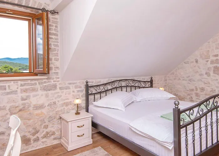 Lovi Te-three Bedroom With Pool And Sea View בית נופש *