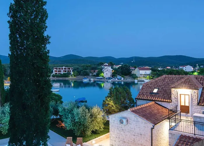 בית נופש Lovi Te-three Bedroom With Pool And Sea View *