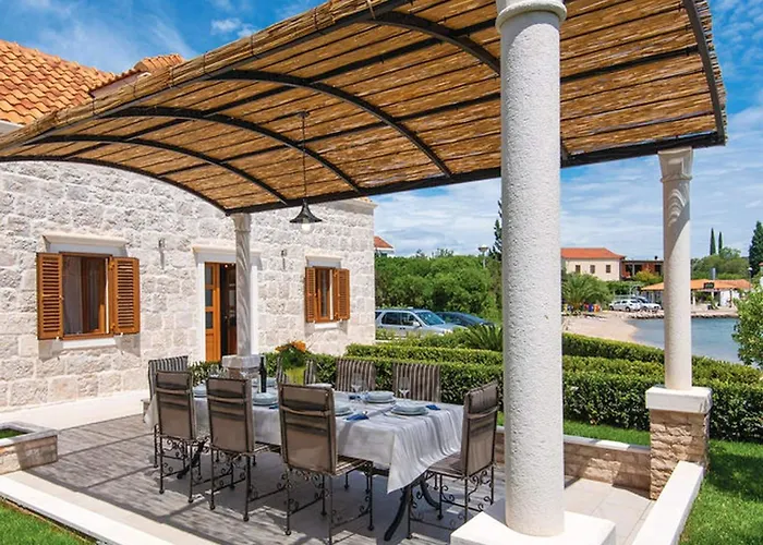 Lovi Te-three Bedroom With Pool And Sea View