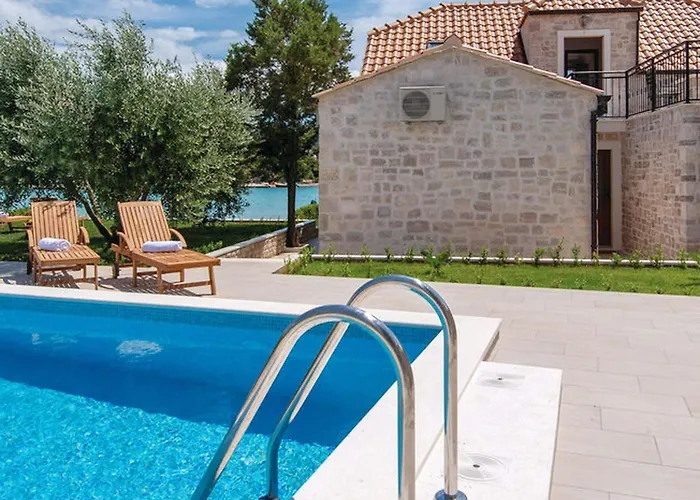 Lovi Te-three Bedroom With Pool And Sea View Lovište